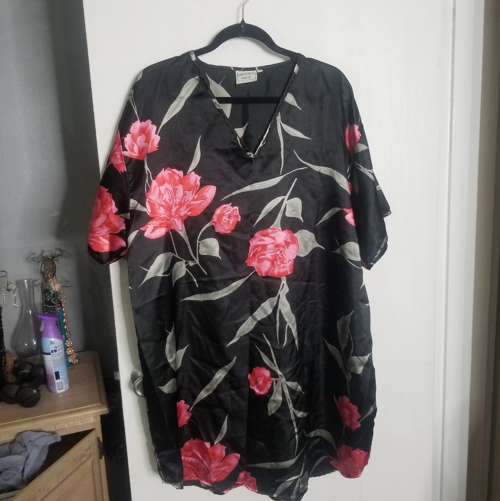 Floral Night gown 2x- runs small